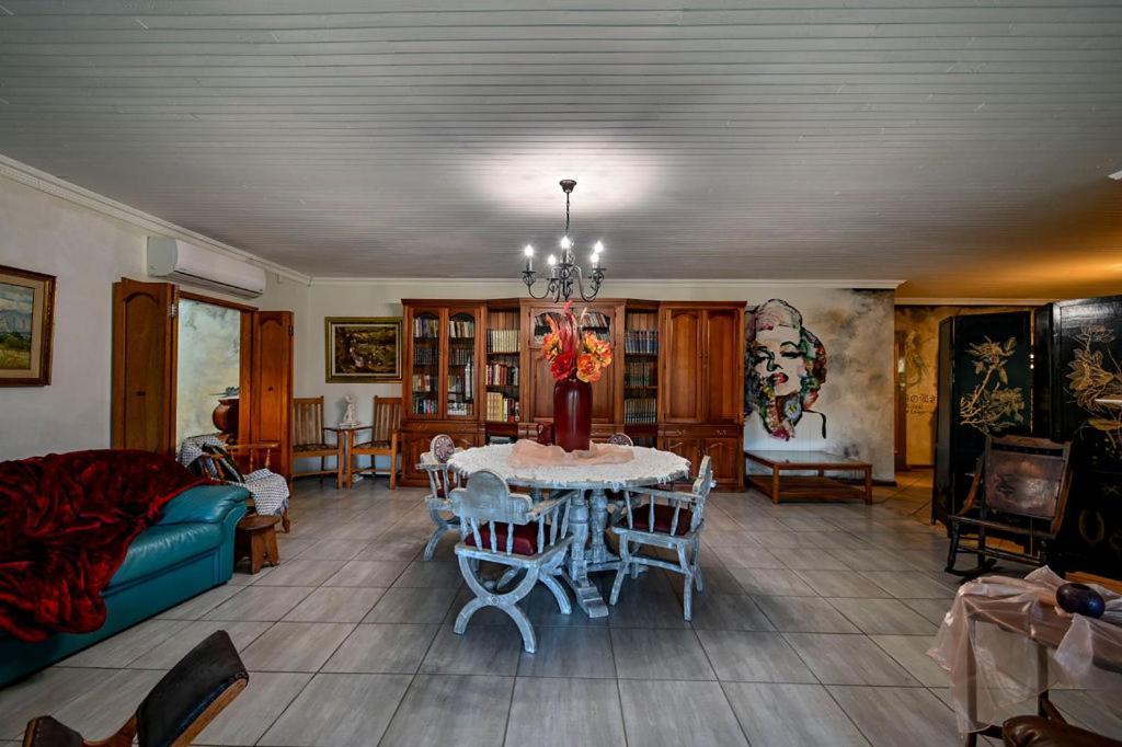 Iszis Guest House ブルームフォンテーン エクステリア 写真