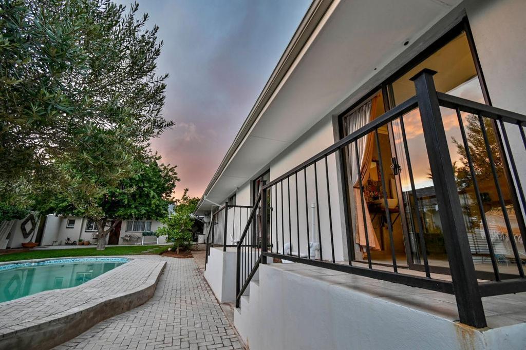 Iszis Guest House ブルームフォンテーン エクステリア 写真