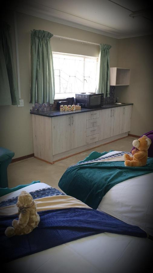 Iszis Guest House ブルームフォンテーン エクステリア 写真
